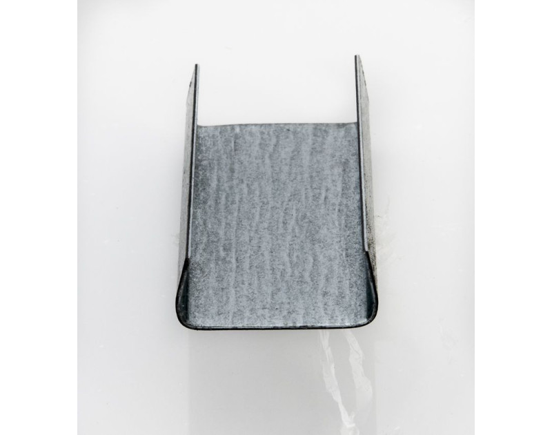 Chapes ouvertes pour feuillard métal C.I. Chapes ouvertes pour feuillard métal C.I.